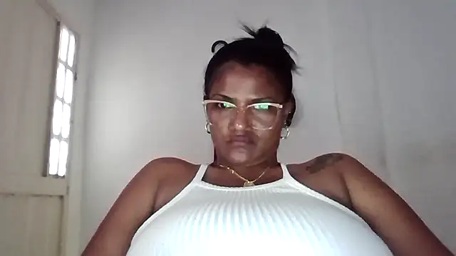 Snapshot of alejandraboobs07 chatting on April 4, 9:34 pm alejandraboobs07 online show from April 4, 9:34 pm