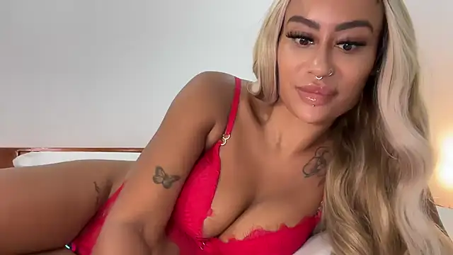 Snapshot of CoCo-Queen chatting on October 17, 2:26 am CoCo-Queen online show from October 17, 2:26 am