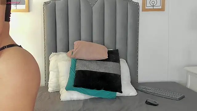 Snapshot of samanta_william chatting on February 27, 3:36 am samanta william online show from February 27, 3:36 am