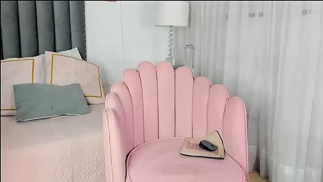 Snapshot of samanta_william chatting on March 19, 3:20 am samanta william online show from March 19, 3:20 am