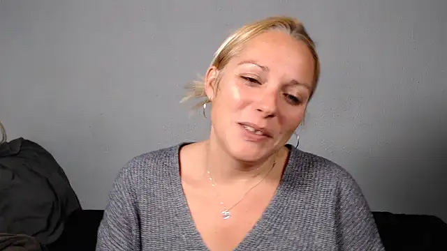 Snapshot of Doucelouve9 chatting on November 22, 5:23 pm Doucelouve9 online show from November 22, 5:23 pm