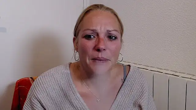 Snapshot of Doucelouve9 chatting on December 2, 5:08 pm Doucelouve9 online show from December 2, 5:08 pm