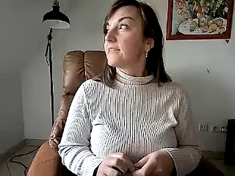 Snapshot of stunning_Rosi chatting on December 10, 12:05 pm stunning Rosi online show from December 10, 12:05 pm