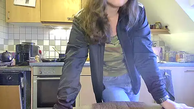 Snapshot of stunning_Rosi chatting on January 10, 2:45 pm stunning Rosi online show from January 10, 2:45 pm