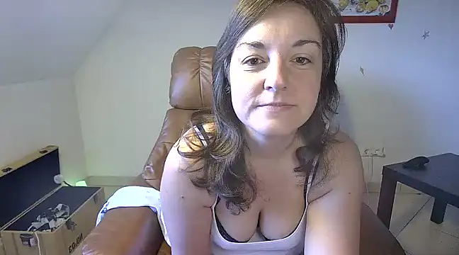 Snapshot of stunning_Rosi chatting on March 8, 6:43 am stunning Rosi online show from March 8, 6:43 am