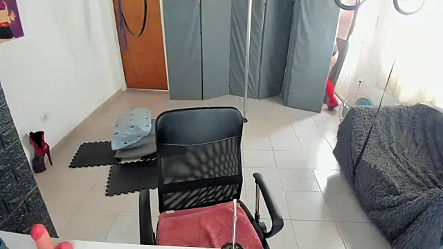 Snapshot of jessiburningheels chatting on February 1, 11:10 am jessiburningheels online show from February 1, 11:10 am