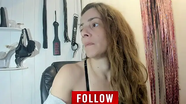 Snapshot of jessiburningheels chatting on October 10, 9:30 am jessiburningheels online show from October 10, 9:30 am