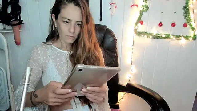 Snapshot of jessiburningheels chatting on December 14, 9:14 am jessiburningheels online show from December 14, 9:14 am