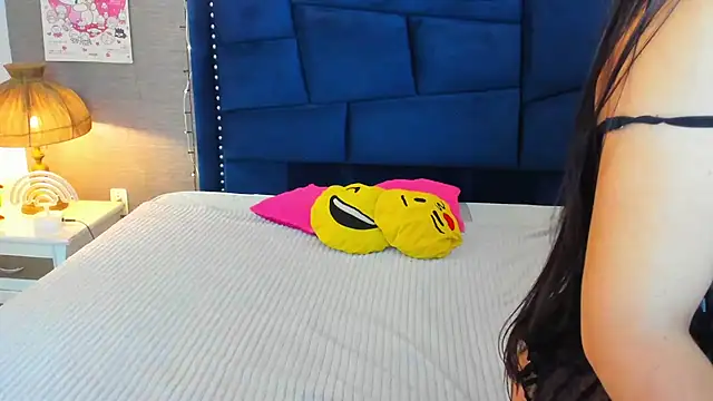 MaiteFlores online show from June 23, 1:31 pm