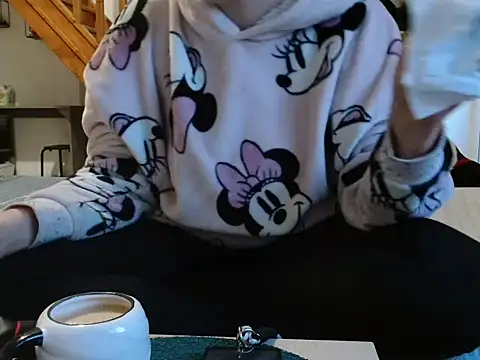 Snapshot of Lauzo21 chatting on October 7, 5:37 am Lauzo21 online show from October 7, 5:37 am