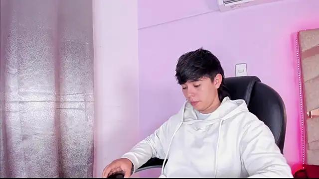 AbbySmiitth  online show from March 18, 3:10 pm