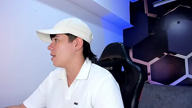 Snapshot of AbbySmiitth_ chatting on February 16, 11:45 pm AbbySmiitth online show from February 16, 11:45 pm