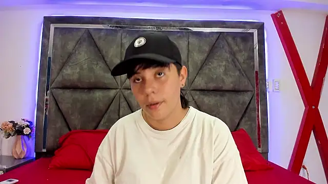 Snapshot of AbbySmiitth_ chatting on February 17, 6:47 pm AbbySmiitth online show from February 17, 6:47 pm