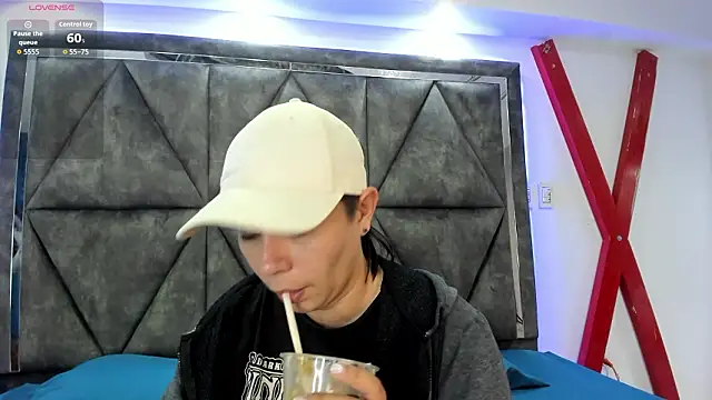 Snapshot of AbbySmiitth_ chatting on February 18, 9:11 pm AbbySmiitth online show from February 18, 9:11 pm