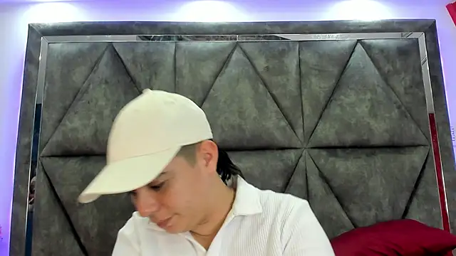 Snapshot of AbbySmiitth_ chatting on March 9, 10:14 pm AbbySmiitth online show from March 9, 10:14 pm