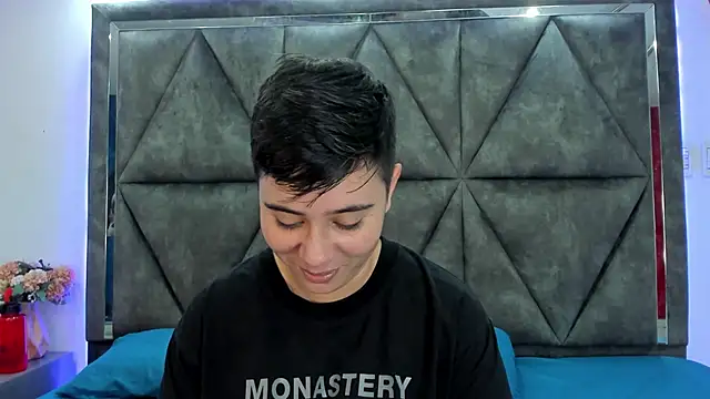 Snapshot of AbbySmiitth_ chatting on March 13, 11:00 pm AbbySmiitth online show from March 13, 11:00 pm