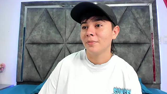 Snapshot of AbbySmiitth_ chatting on March 21, 10:35 pm AbbySmiitth online show from March 21, 10:35 pm