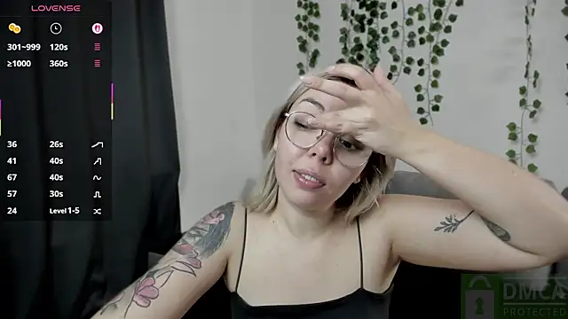 whoa-hoa-hoa-hoa-hoa online show from October 8, 9:01 pm