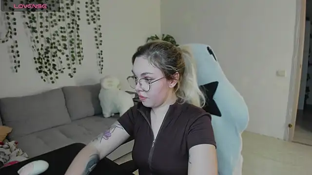 whoa-hoa-hoa-hoa-hoa online show from January 13, 4:23 pm