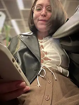 meow girl online show from January 8, 3:17 pm