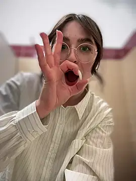 meow girl online show from March 8, 10:11 am