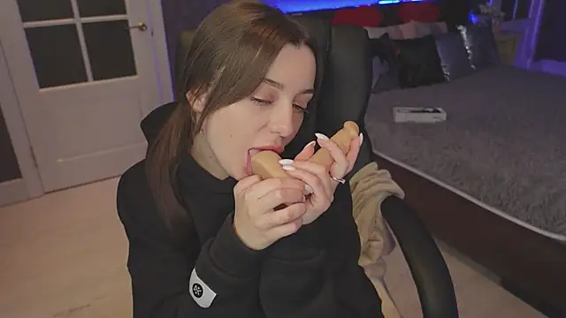 DinaCandy online show from January 29, 11:30 am