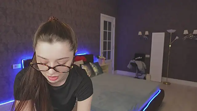 DinaCandy online show from March 2, 11:18 am