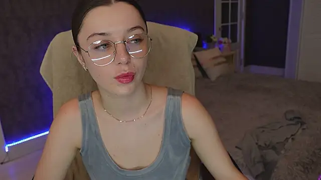 DinaCandy online show from March 9, 2:43 pm