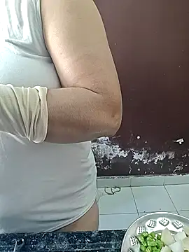 Snapshot of milf-kaira chatting on December 7, 2:53 am milf-kaira online show from December 7, 2:53 am