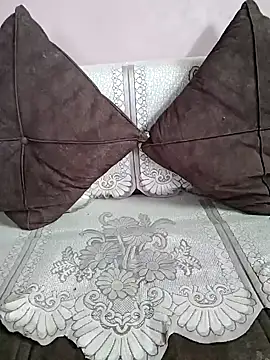 Snapshot of milf-kaira chatting on December 10, 7:26 am milf-kaira online show from December 10, 7:26 am