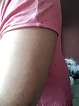 Snapshot of milf-kaira chatting on December 10, 10:28 am milf-kaira online show from December 10, 10:28 am