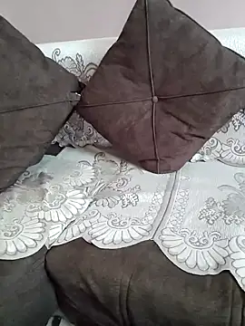 Snapshot of milf-kaira chatting on December 11, 5:43 am milf-kaira online show from December 11, 5:43 am