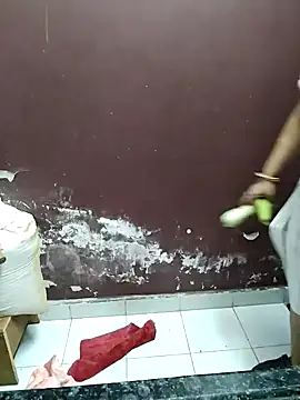 Snapshot of milf-kaira chatting on December 20, 1:47 am milf-kaira online show from December 20, 1:47 am