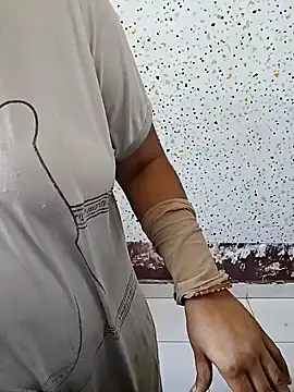 Snapshot of milf-kaira chatting on January 7, 6:05 am milf-kaira online show from January 7, 6:05 am