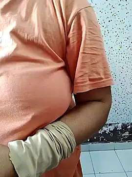 Snapshot of milf-kaira chatting on January 8, 3:19 am milf-kaira online show from January 8, 3:19 am