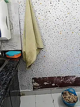 Snapshot of milf-kaira chatting on January 14, 4:04 am milf-kaira online show from January 14, 4:04 am