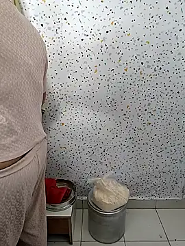 Snapshot of milf-kaira chatting on January 23, 5:02 am milf-kaira online show from January 23, 5:02 am