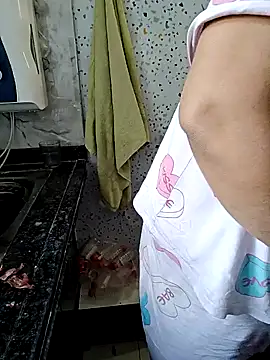 Snapshot of milf-kaira chatting on January 25, 11:44 am milf-kaira online show from January 25, 11:44 am