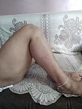 Snapshot of milf-kaira chatting on March 3, 6:15 am milf-kaira online show from March 3, 6:15 am