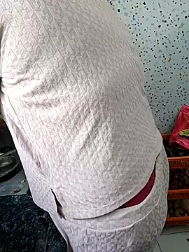 Snapshot of milf-kaira chatting on March 10, 4:49 am milf-kaira online show from March 10, 4:49 am