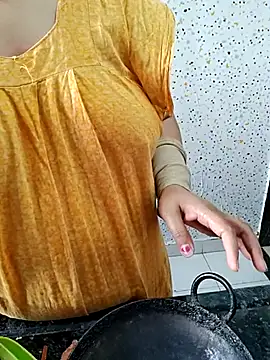 Snapshot of milf-kaira chatting on March 12, 3:02 am milf-kaira online show from March 12, 3:02 am