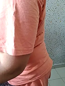 Snapshot of milf-kaira chatting on March 18, 11:41 am milf-kaira online show from March 18, 11:41 am