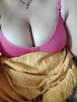 Snapshot of milf-kaira chatting on March 21, 4:17 am milf-kaira online show from March 21, 4:17 am