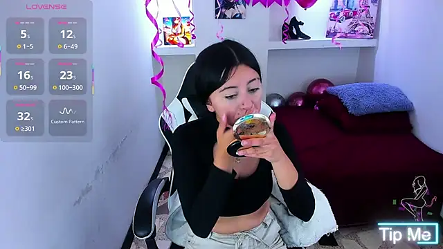 zoe connor19 online show from February 6, 9:07 pm