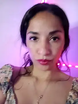 Snapshot of chloewildd_ chatting on April 8, 10:32 pm chloewildd online show from April 8, 10:32 pm