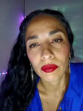 Snapshot of chloewildd_ chatting on May 29, 3:37 am chloewildd online show from May 29, 3:37 am