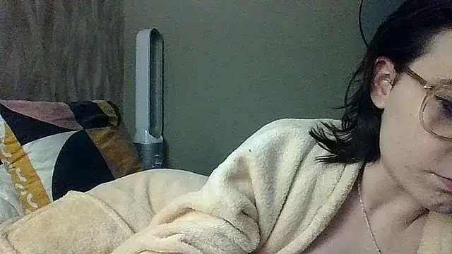 Snapshot of Petite_moi chatting on March 22, 9:29 pm Petite moi online show from March 22, 9:29 pm