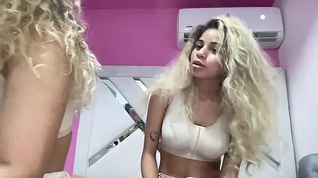 Snapshot of brithneysquirt chatting on December 20, 3:35 am brithneysquirt online show from December 20, 3:35 am