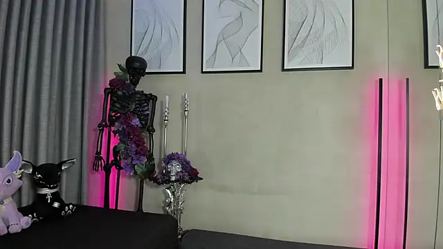 Morgan Hilll  online show from October 15, 11:54 am