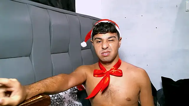 Snapshot of beautiful_james chatting on December 14, 4:42 pm beautiful james online show from December 14, 4:42 pm